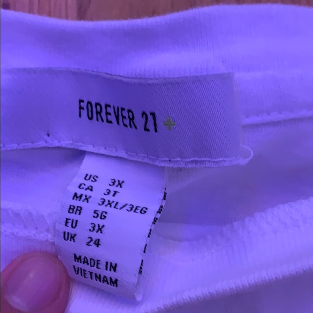 Forever 21 USA girl Croptop - Picture 3 of 4